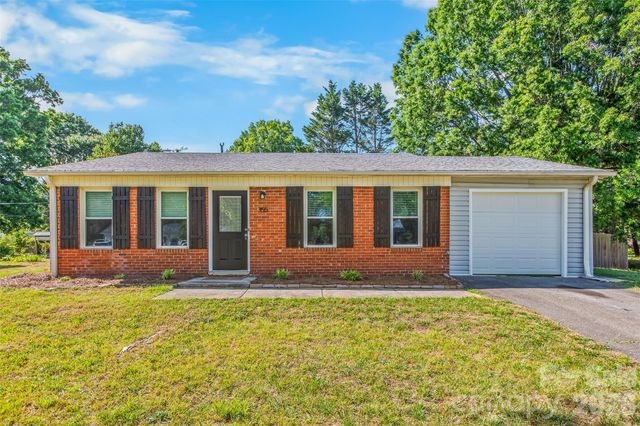 355 Weatherford Drive, King, NC 27021