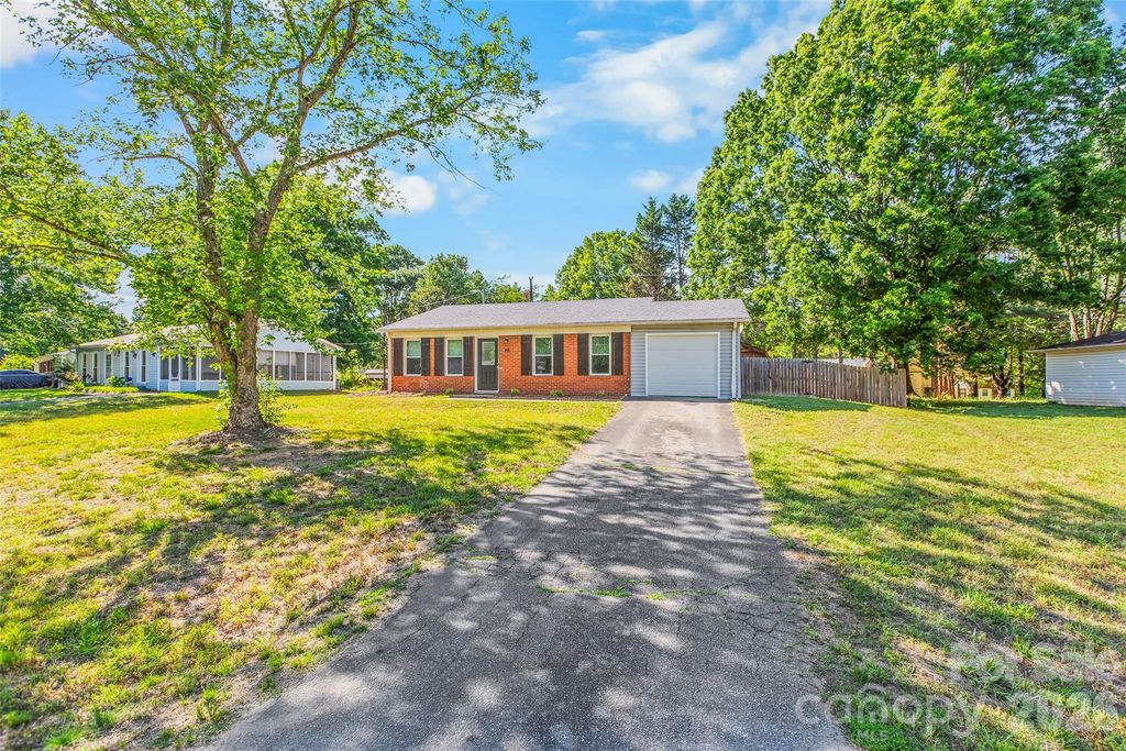 355 Weatherford Drive, King, NC 27021