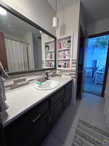 3113 SW Stone AVE, Topeka, KS 66614