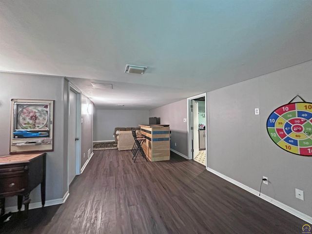 3113 SW Stone AVE, Topeka, KS 66614