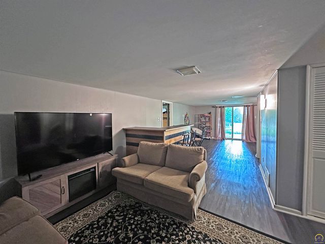 3113 SW Stone AVE, Topeka, KS 66614