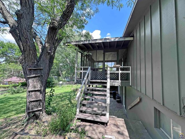 3113 SW Stone AVE, Topeka, KS 66614