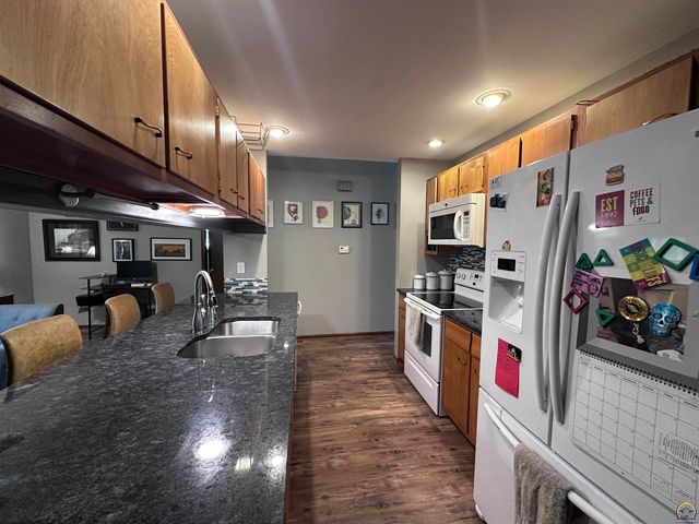 3113 SW Stone AVE, Topeka, KS 66614