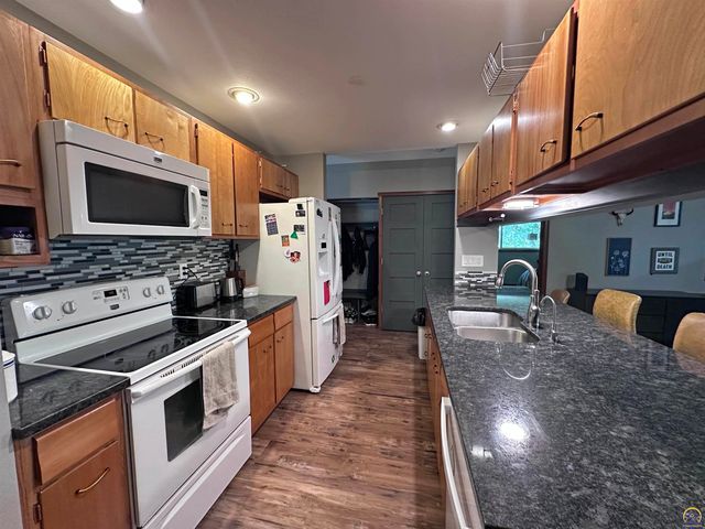 3113 SW Stone AVE, Topeka, KS 66614