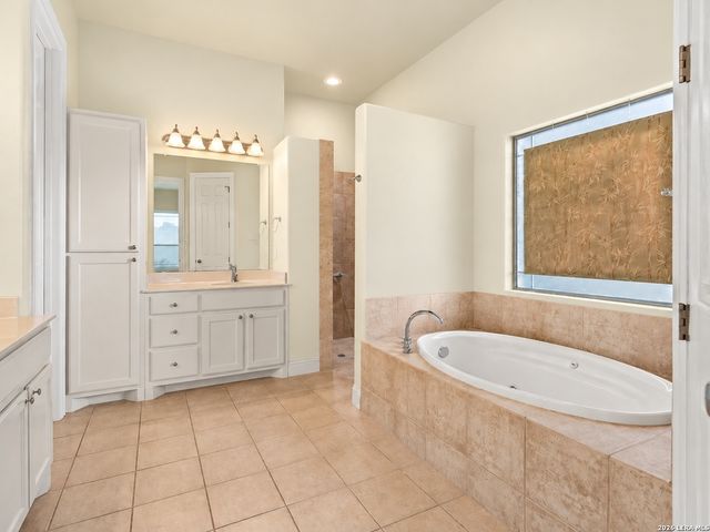 319 Hidden Pointe, New Braunfels, TX 78132