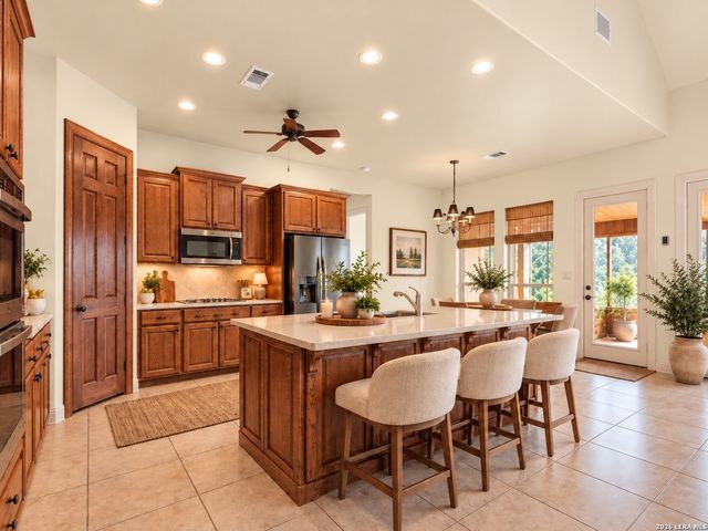319 Hidden Pointe, New Braunfels, TX 78132