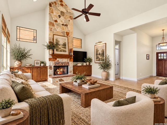 319 Hidden Pointe, New Braunfels, TX 78132