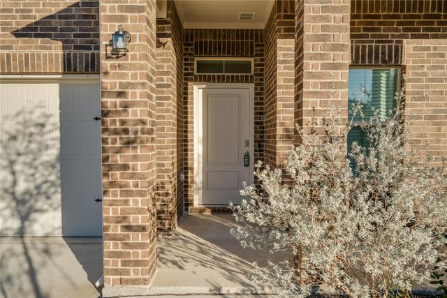 9645 Alderleaf Trail, Fort Worth, TX 76036