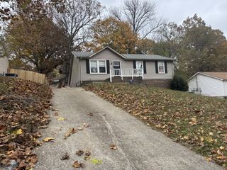 527 Aspen Dr, Clarksville, TN 37042