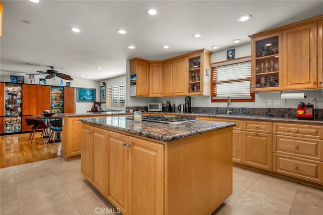 236 8th St, Seal Beach, CA 90740