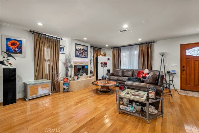 236 8th St, Seal Beach, CA 90740