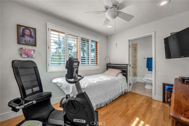 236 8th St, Seal Beach, CA 90740