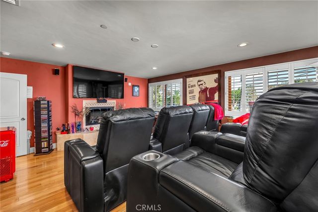 236 8th St, Seal Beach, CA 90740