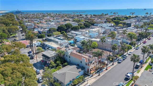 236 8th St, Seal Beach, CA 90740