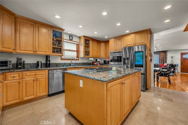 236 8th St, Seal Beach, CA 90740