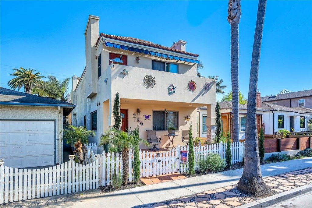 236 8th St, Seal Beach, CA 90740