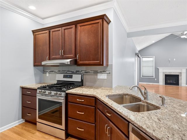 53 Timber Creek Trl, Gates, NY 14606