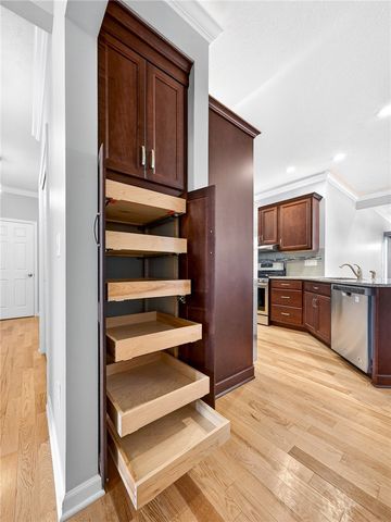 53 Timber Creek Trl, Gates, NY 14606