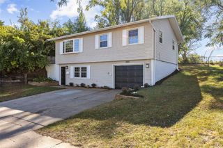 2801 Schultz Drive NW, Cedar Rapids, IA 52405