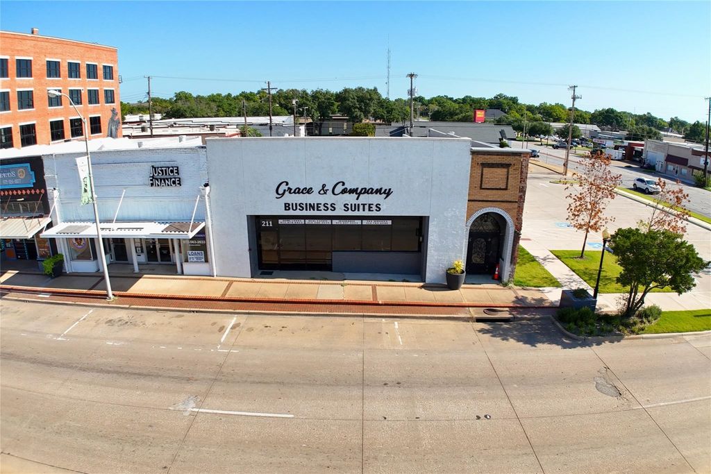 211 E Moore Avenue F, Terrell, TX 75160