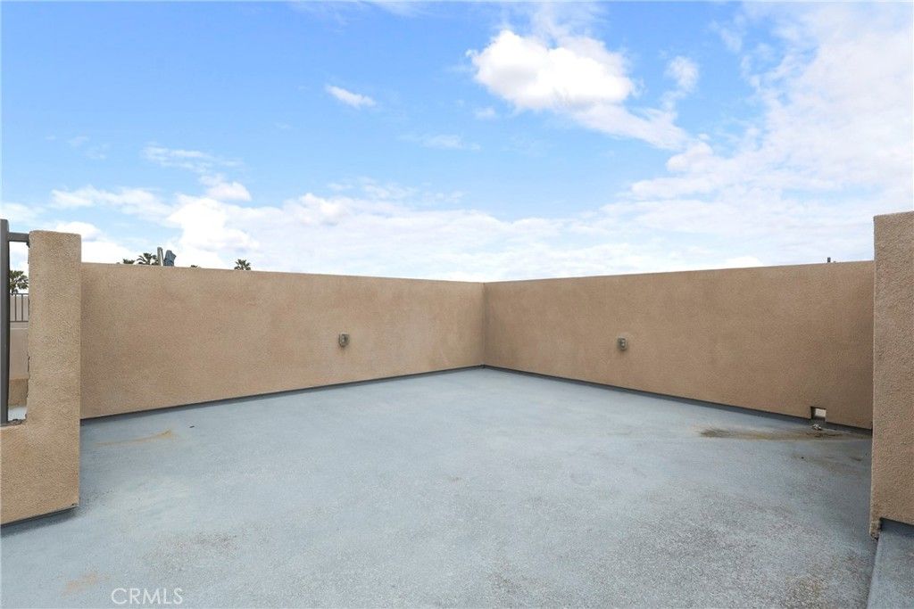 Image 31 of property listing at 809 Brickyard Lane, Costa Mesa, CA 92627