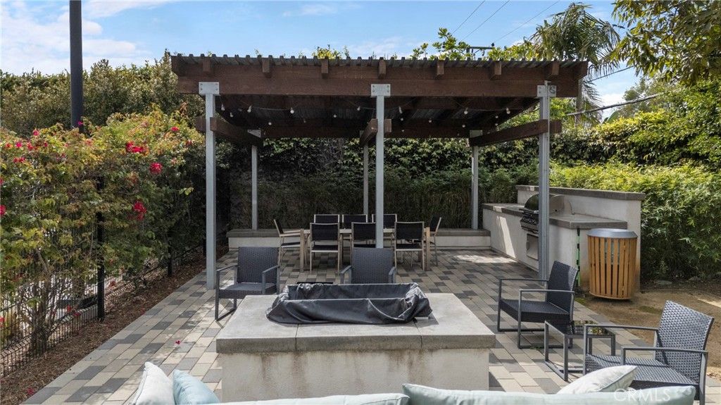Image 32 of property listing at 809 Brickyard Lane, Costa Mesa, CA 92627