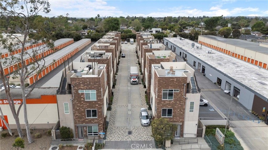 Image 34 of property listing at 809 Brickyard Lane, Costa Mesa, CA 92627