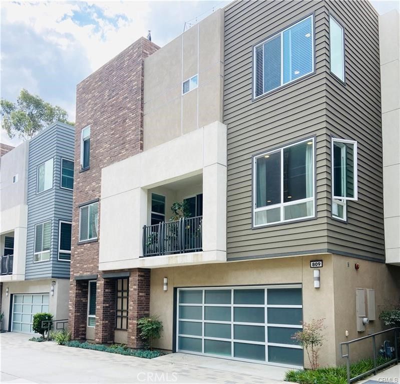 Image 38 of property listing at 809 Brickyard Lane, Costa Mesa, CA 92627
