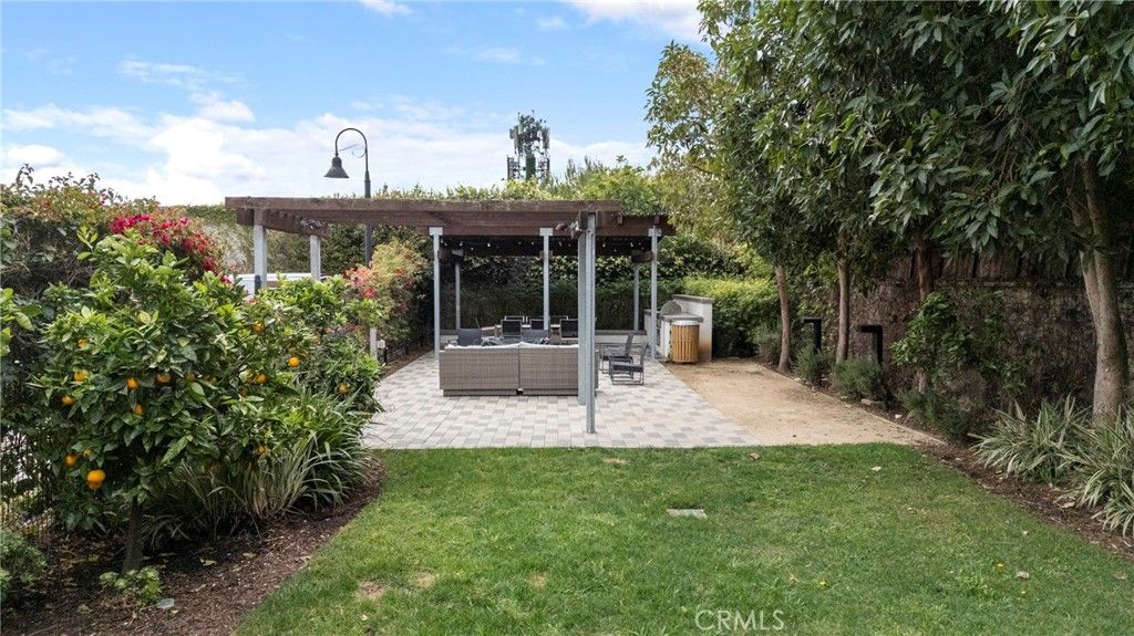 Image 41 of property listing at 809 Brickyard Lane, Costa Mesa, CA 92627