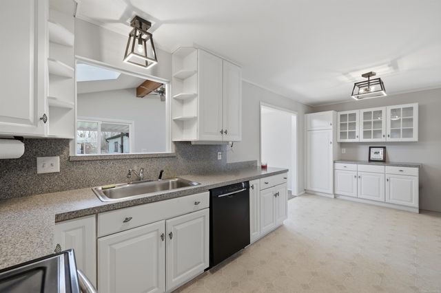 33226 Vista Way Street, Fraser, MI 48026