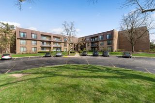 2 The Court Of Harborside Court 303, Northbrook, IL 60062