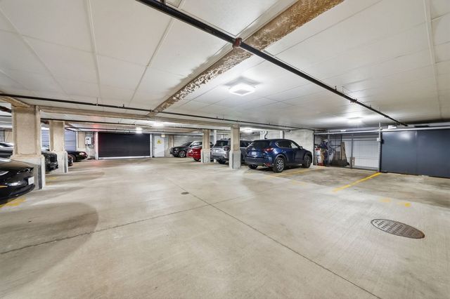 1400 W Monroe Street 2B, Chicago, IL 60607
