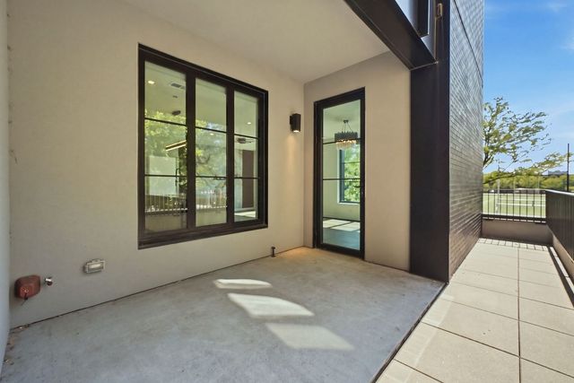 1400 W Monroe Street 2B, Chicago, IL 60607