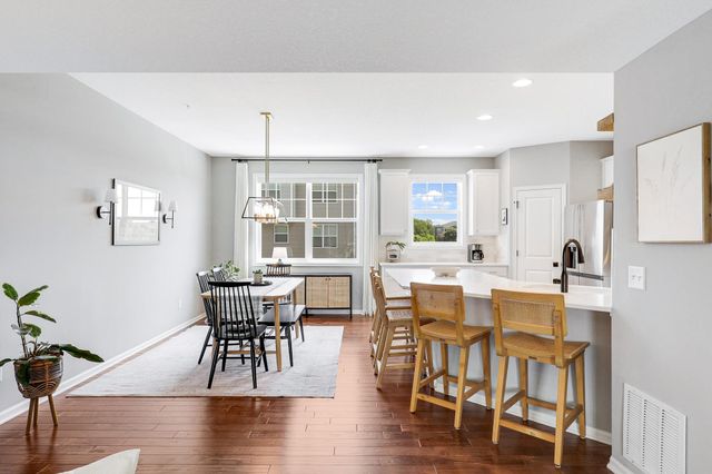 9590 Jefferson Drive 3, Chanhassen, MN 55317