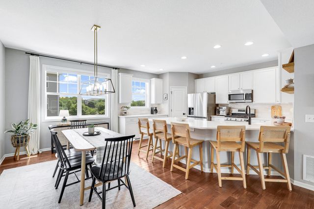 9590 Jefferson Drive 3, Chanhassen, MN 55317