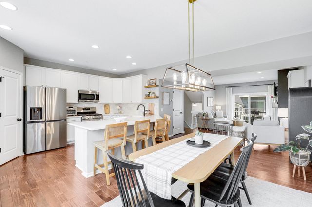 9590 Jefferson Drive 3, Chanhassen, MN 55317