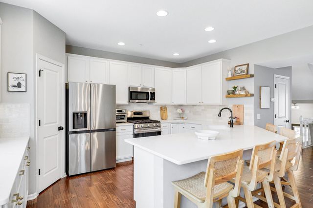 9590 Jefferson Drive 3, Chanhassen, MN 55317