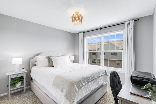 9590 Jefferson Drive 3, Chanhassen, MN 55317