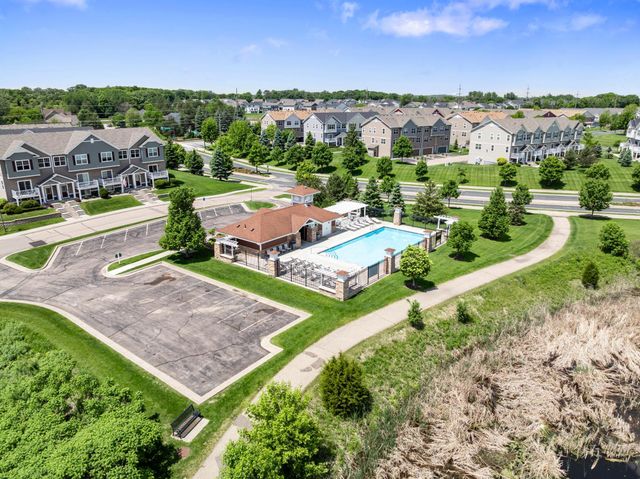 9590 Jefferson Drive 3, Chanhassen, MN 55317