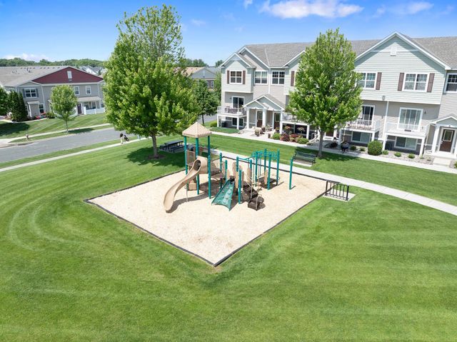 9590 Jefferson Drive 3, Chanhassen, MN 55317
