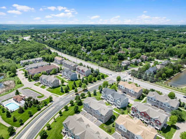9590 Jefferson Drive 3, Chanhassen, MN 55317