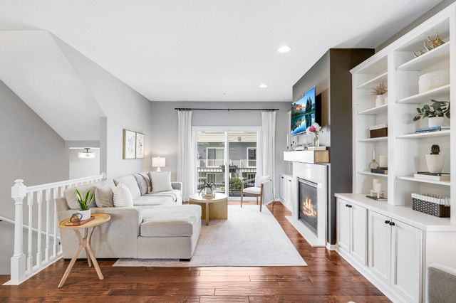 9590 Jefferson Drive 3, Chanhassen, MN 55317