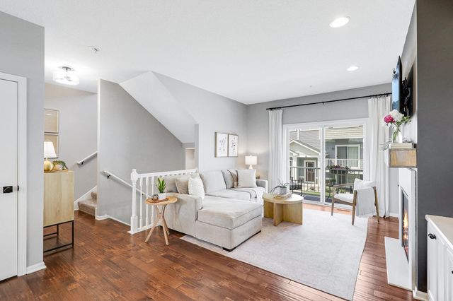 9590 Jefferson Drive 3, Chanhassen, MN 55317