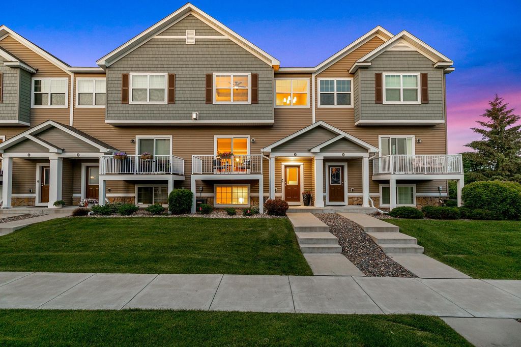 9590 Jefferson Drive 3, Chanhassen, MN 55317