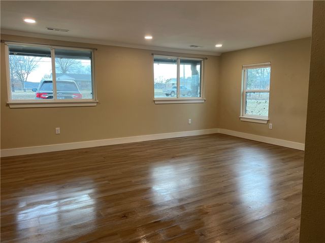 4600 E Huntsville Road, Fayetteville, AR 72701