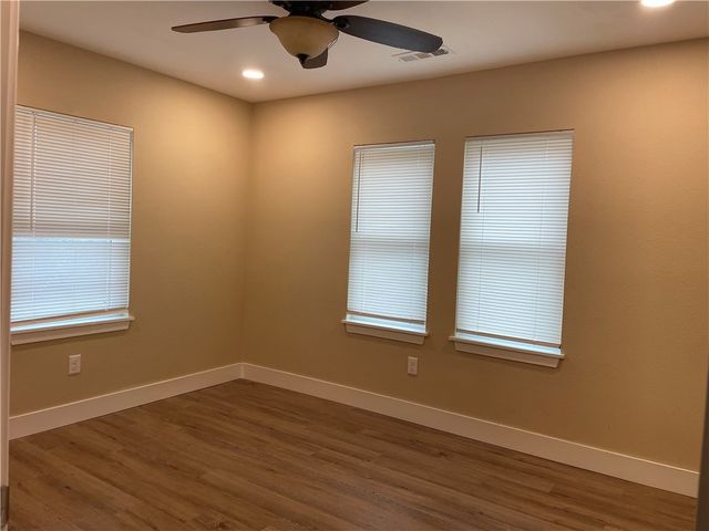 4600 E Huntsville Road, Fayetteville, AR 72701