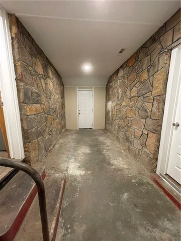 4600 E Huntsville Road, Fayetteville, AR 72701