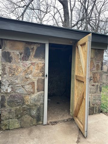 4600 E Huntsville Road, Fayetteville, AR 72701