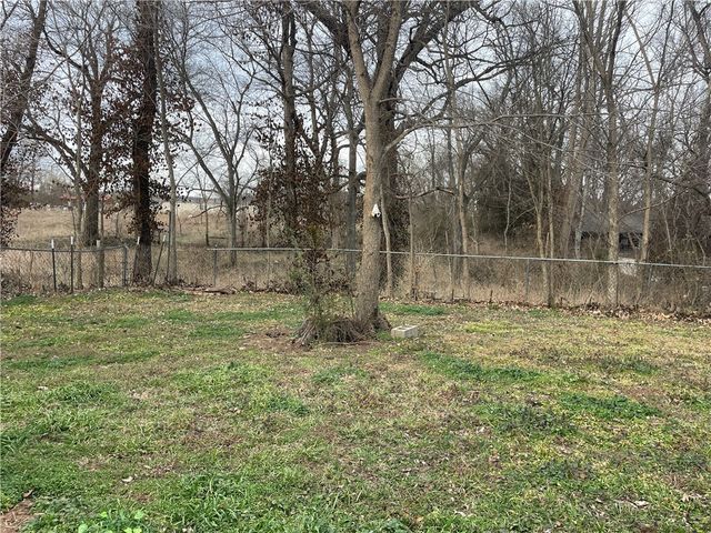 4600 E Huntsville Road, Fayetteville, AR 72701