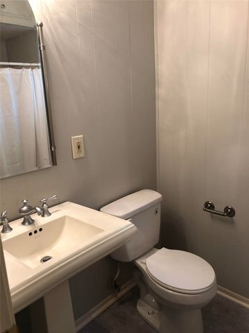 2809 S Hills Avenue, Fort Worth, TX 76109